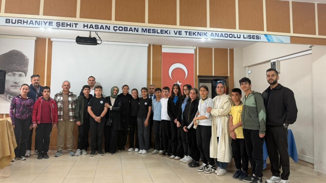 Burhaniye’de öğrenciler arasında bilgi yarışması yapıldı
?v=1