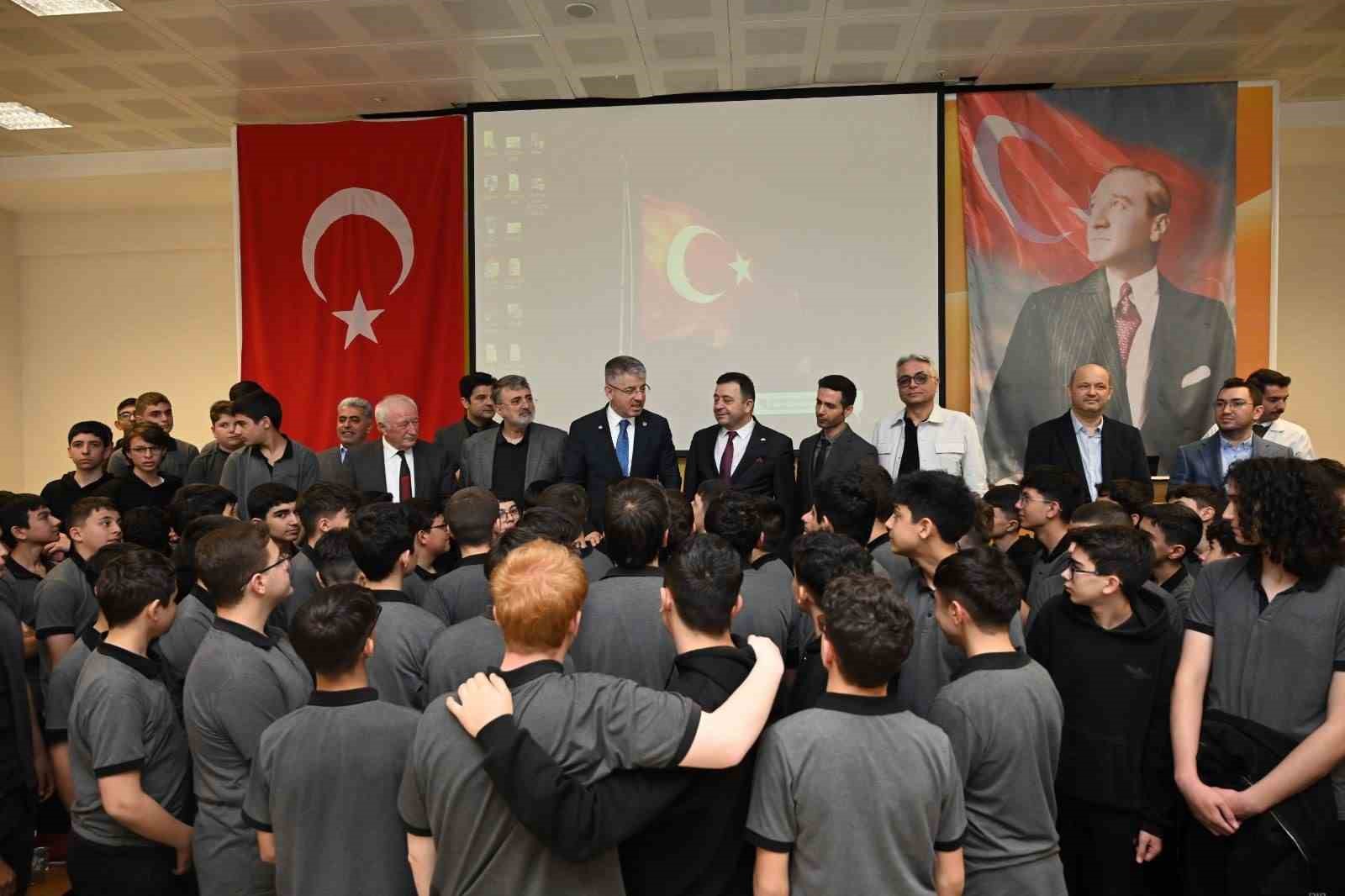 Çopuroğlu, Kariyer Günleri’nde öğrencilerle buluştu
?v=1