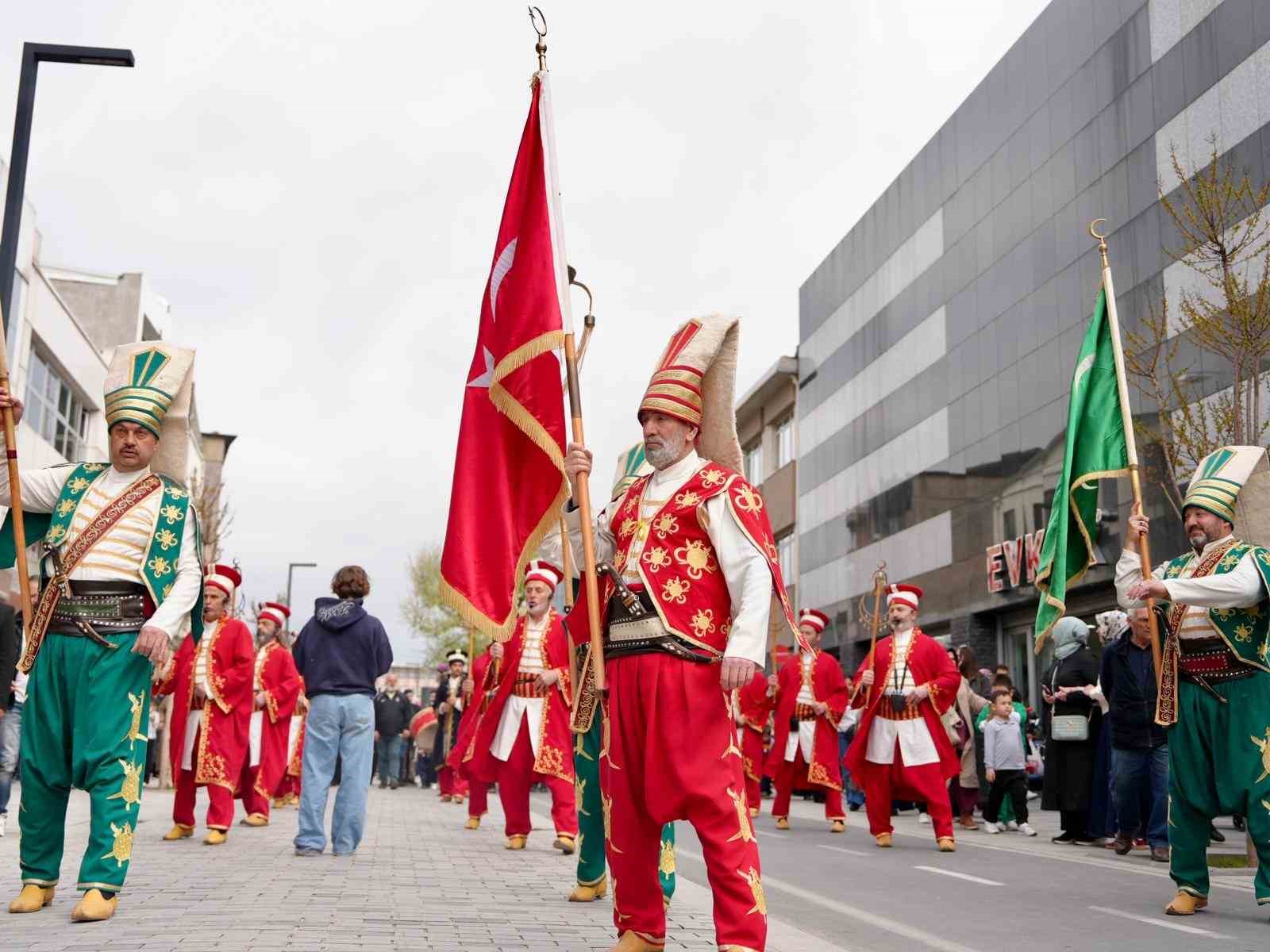 Düzce’de mehter takımının gösterisine vatandaşlardan büyük ilgi
?v=1