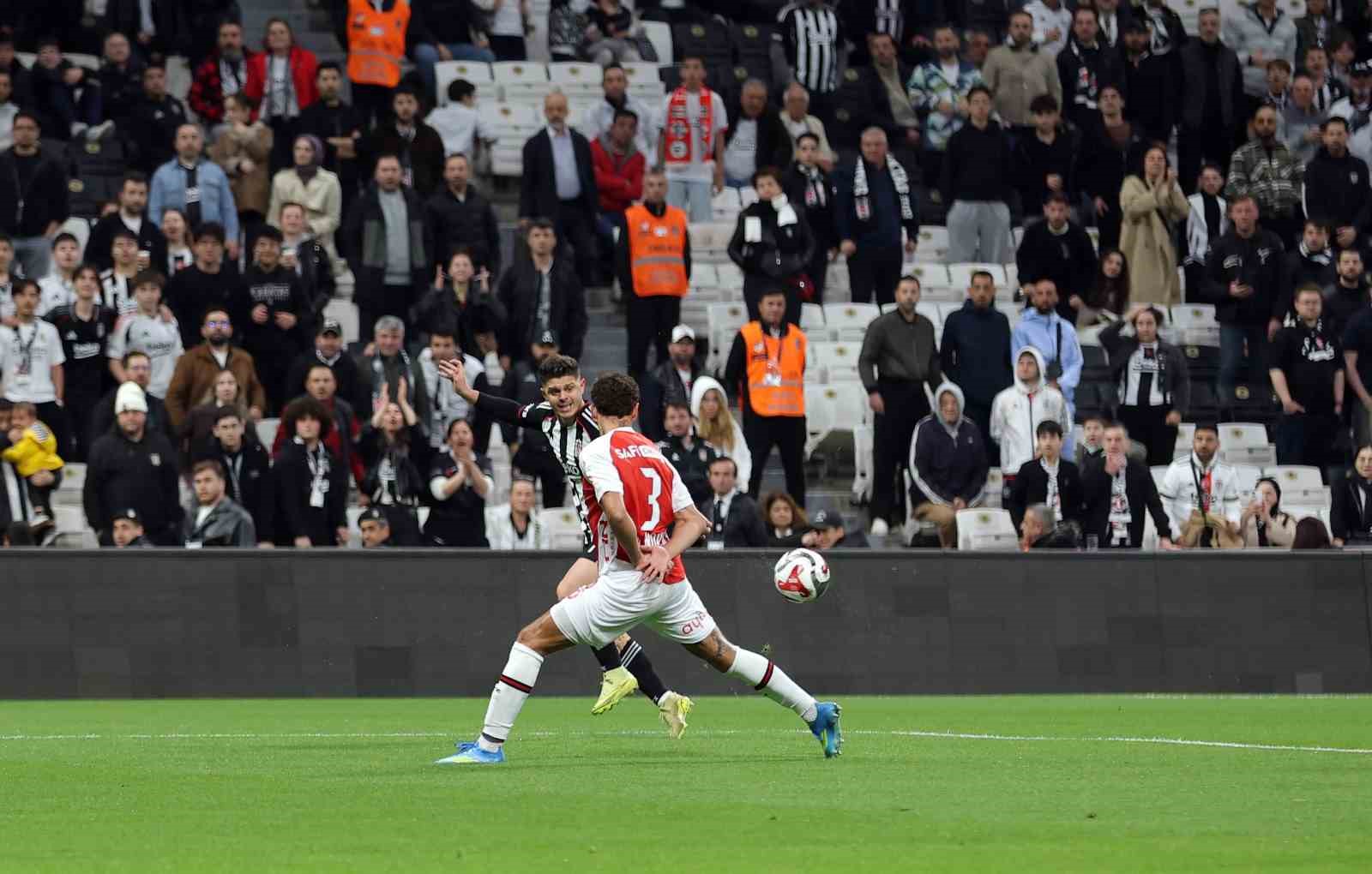 Trendyol Süper Lig: Beşiktaş: 0 - Fatih Karagümrük: 0 (Maç devam ediyor)
?v=1