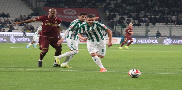Trendyol Süper Lig: Konyaspor: 2 - Trabzonspor: 0 (İlk yarı)