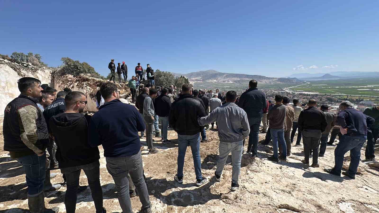 Karamanlı’da vatandaşlar mermer ocağına karşı ayaklandı
?v=1