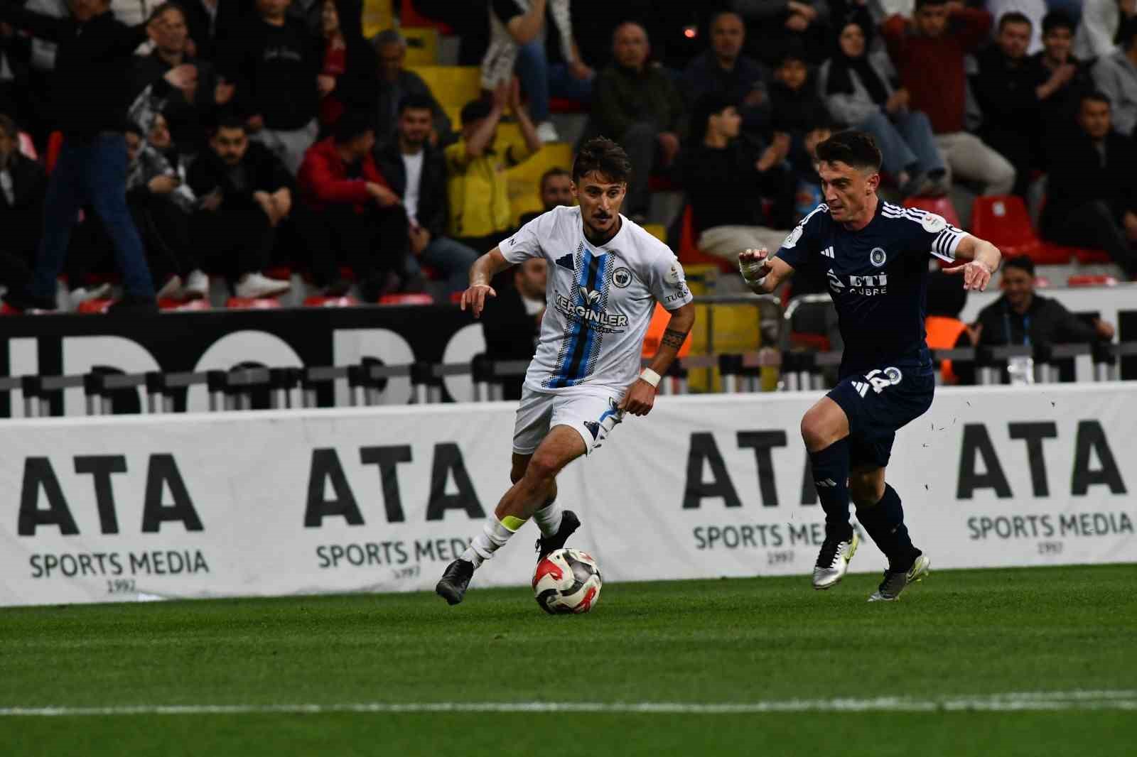 Erciyes 38 FK 2. tura yükseldi: Erciyes 38 FK: 2-Mazıdağı Fosfatspor: 0
?v=1