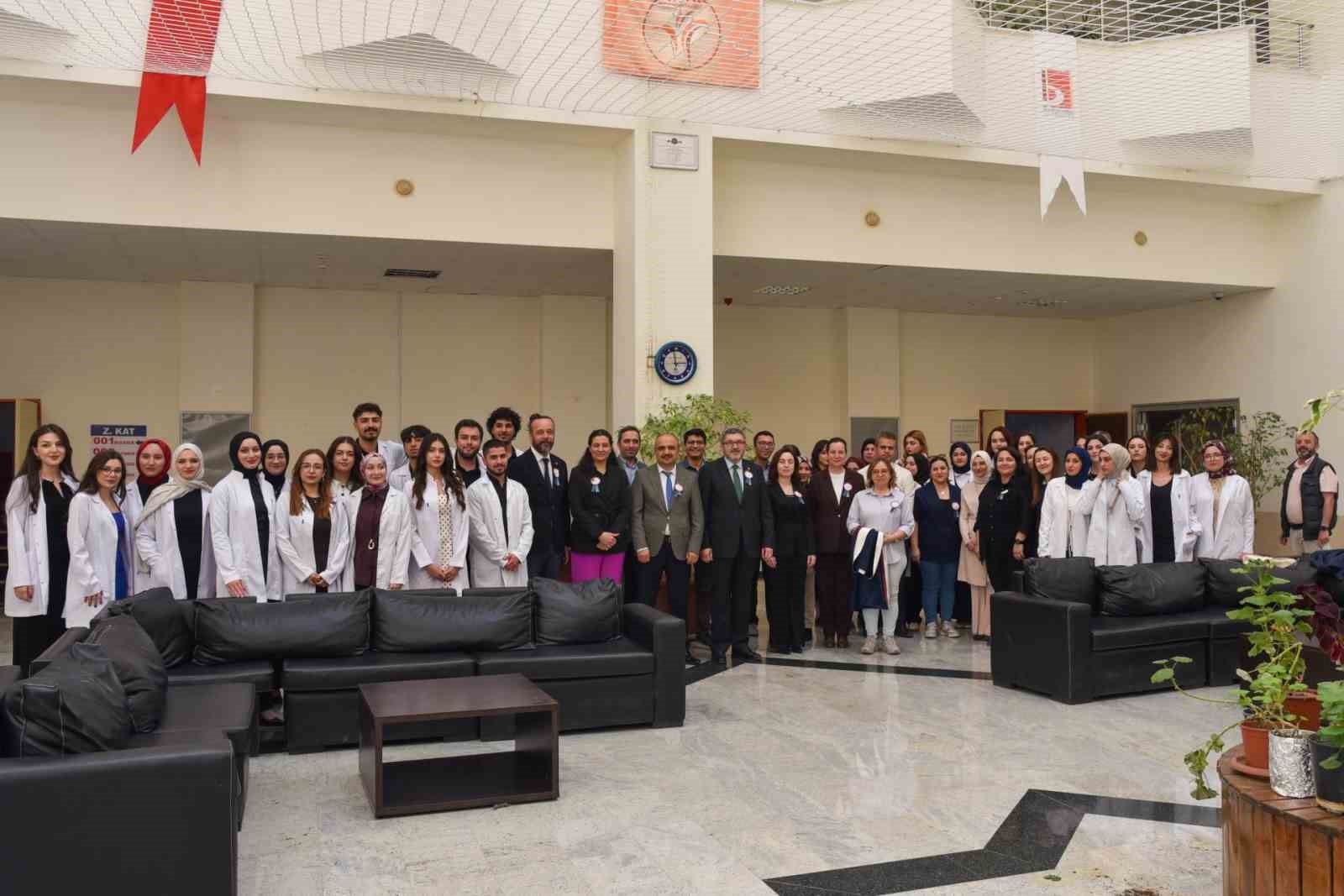 BŞEÜ’de Beyaz Önlük Giyme Töreni coşkuyla gerçekleşti
?v=1