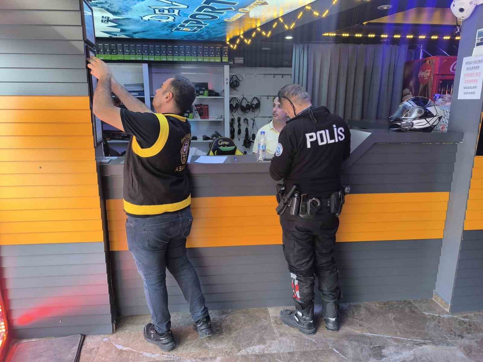 İskenderun’da internet kafe ve oyun alanlarına denetim
?v=1