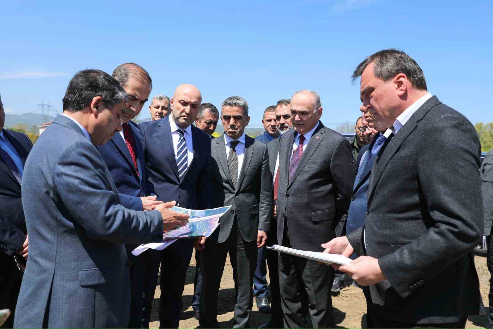 Gümrük Müdürlüğü proje sahası bakanlık heyetiyle incelendi
?v=1