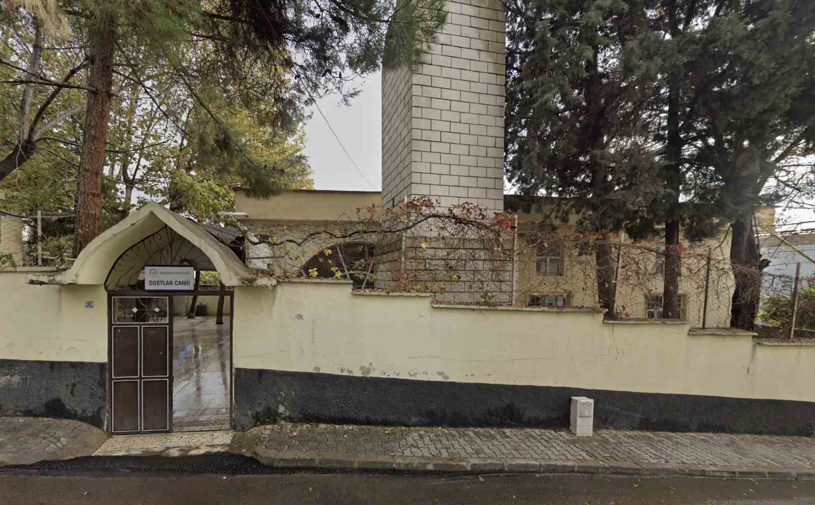 Depremde yıkılan Dostlar Camii, yeniden ayağa kalkıyor
?v=1