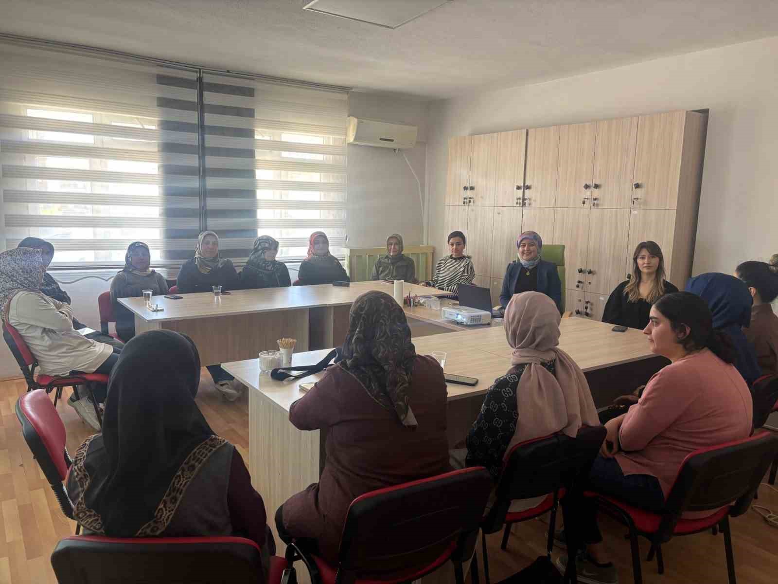 Kadınlara yanlış ilaç tüketiminin riskleri anlatıldı
?v=1