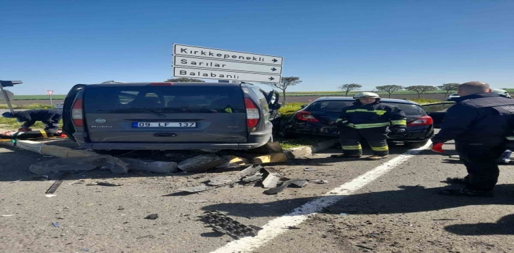 Tekirdağ’da hafif ticari araç ile otomobil çarpıştı: 5 yaralı?v=1