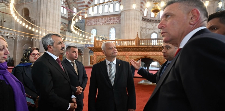 Bulgaristan İçişleri Bakanı Emil Dachev Selimiye Camii’ne hayran kaldı?v=1