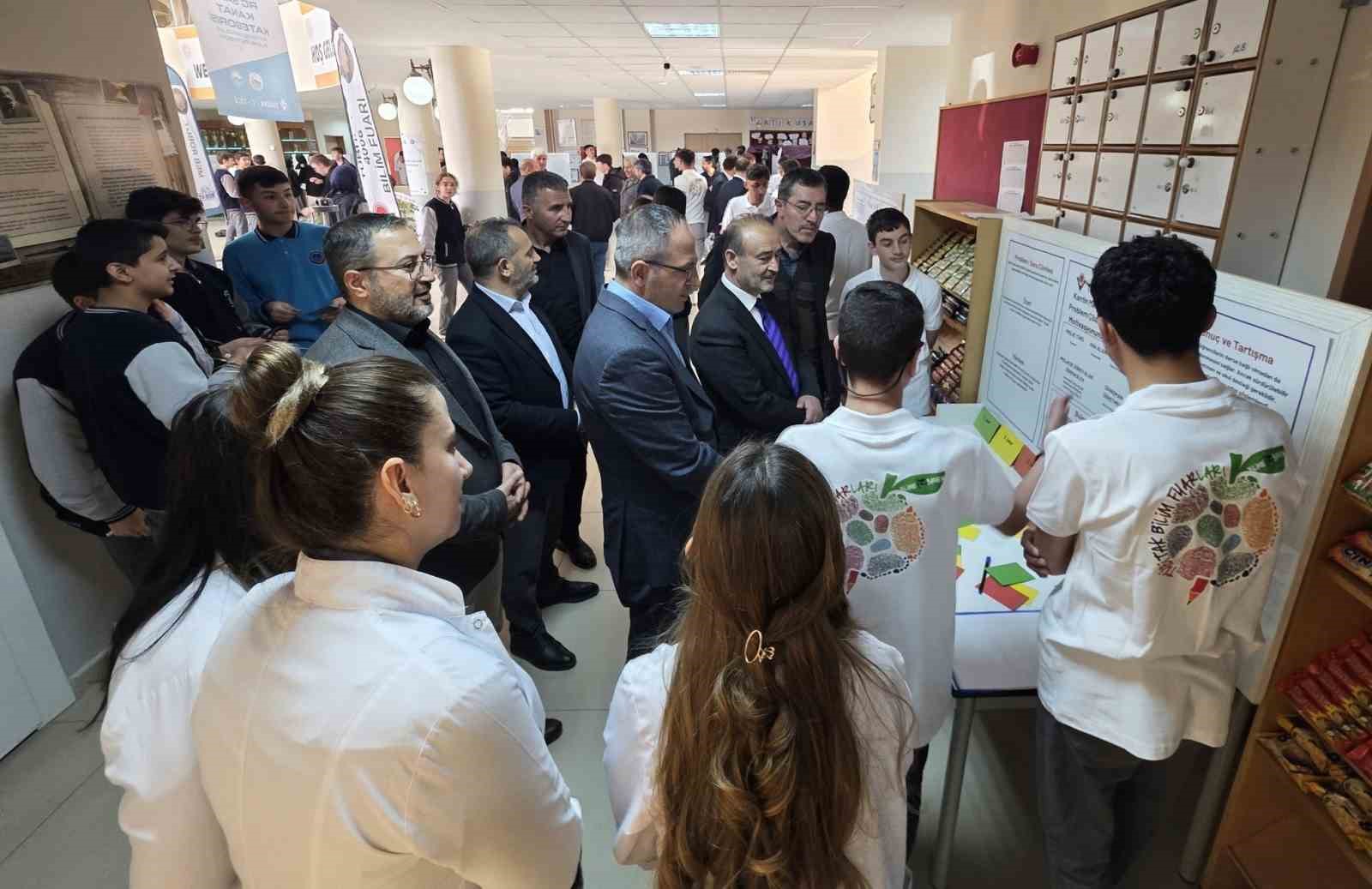 Bayburt’ta öğrenciler projelerini bilim fuarında tanıttı
?v=1