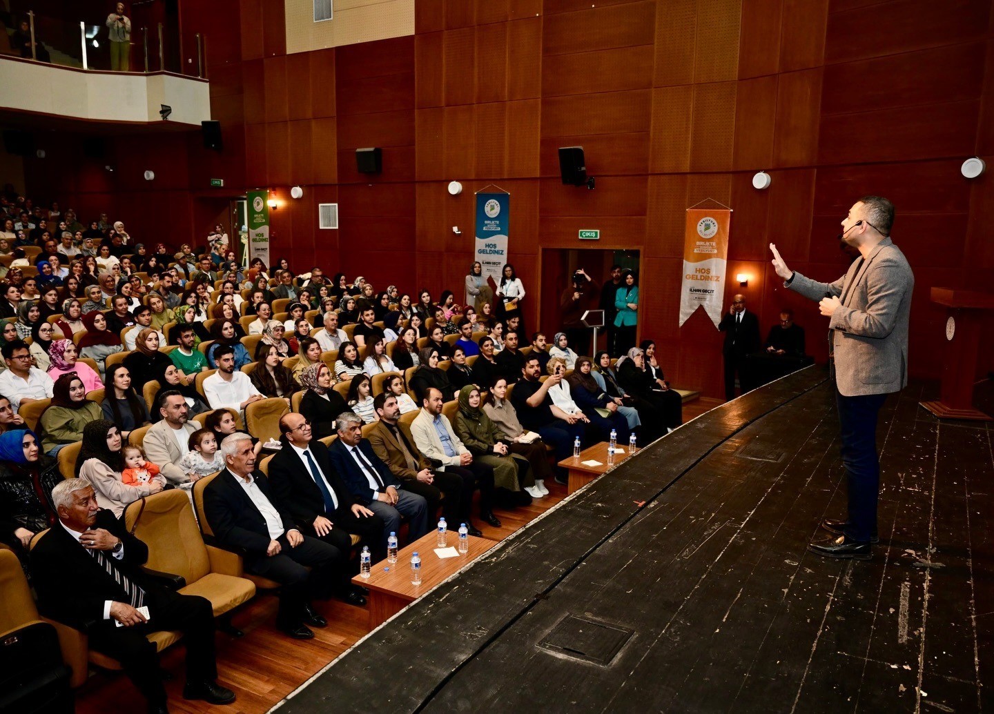  Duyulmayan çocuk, yorgun anne-baba, kaybolan iletişim  konferansına yoğun ilgi
?v=1