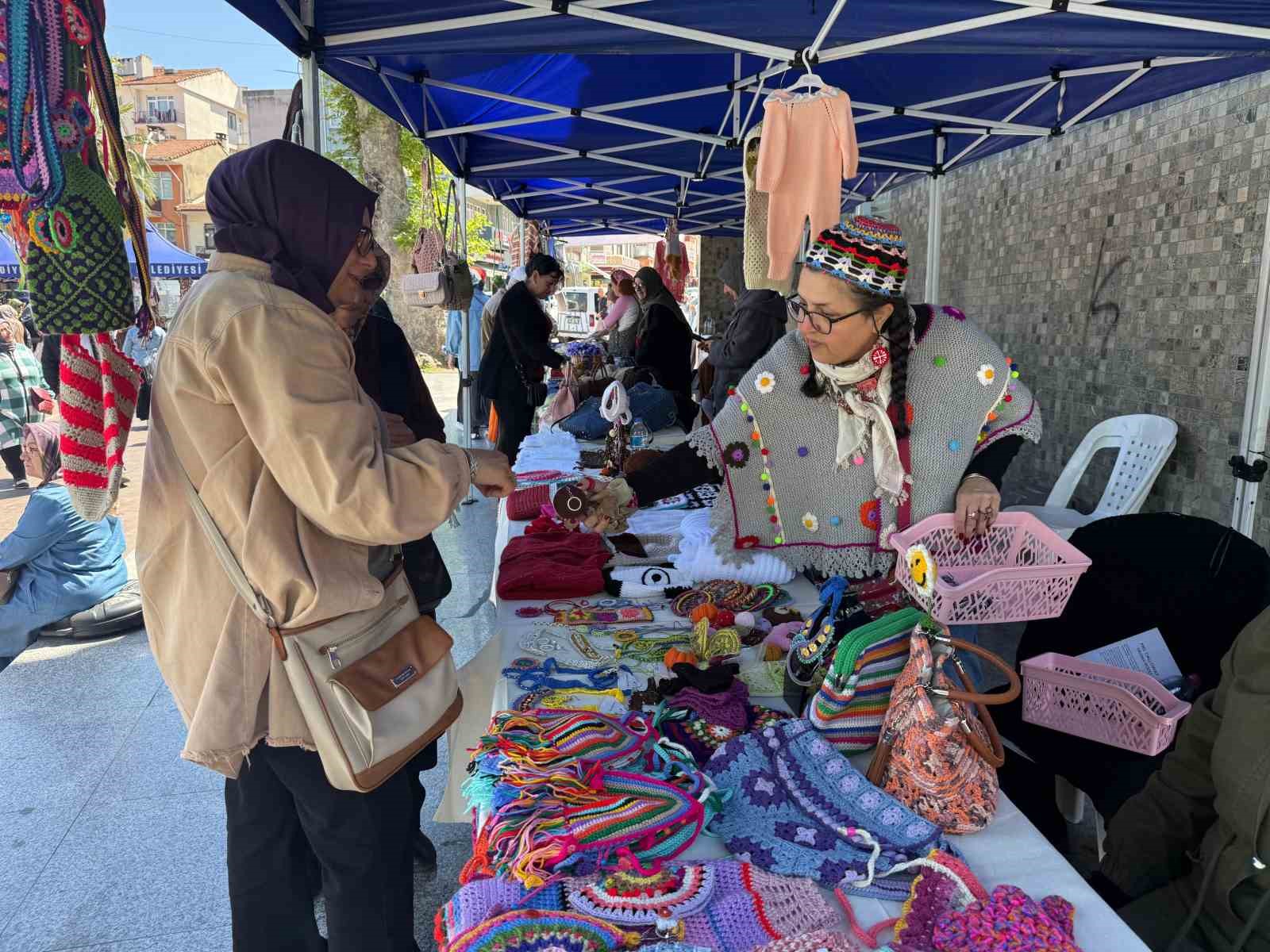 Gölcük’te el emeği ürünler şölende sergileniyor
?v=1