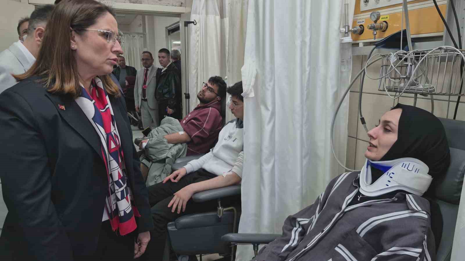 Bartın’daki feci kazanın ardından Vali Arslan yaralıları hastanede ziyaret etti
?v=1