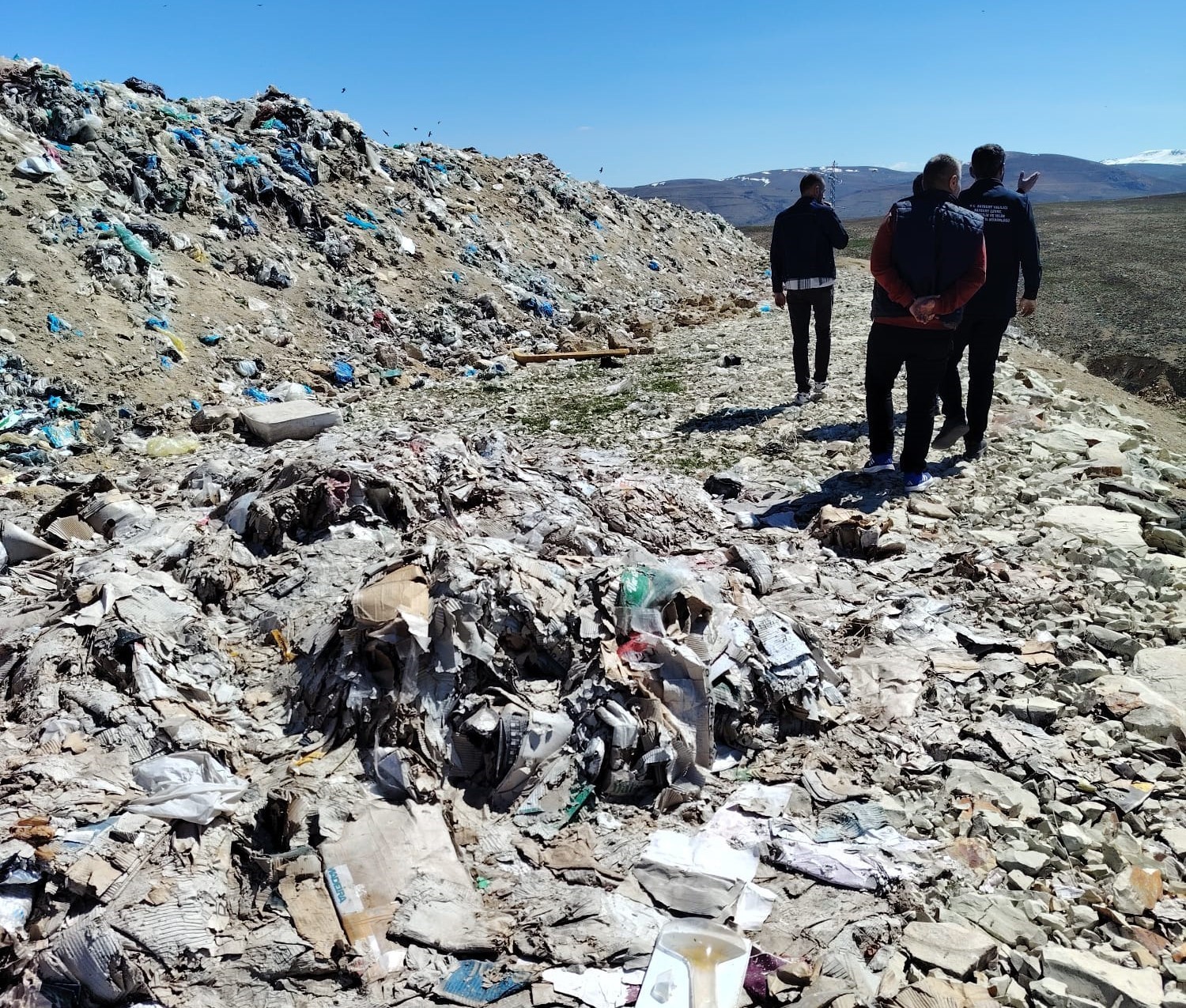 Bayburt’ta katı atık sahasında çevre denetimi yapıldı
?v=1