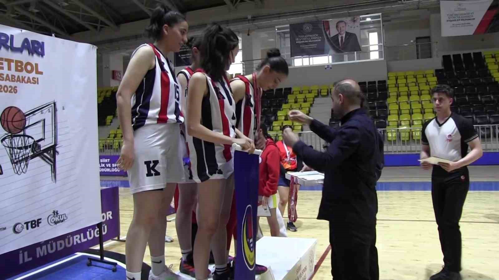 Siirt’te okul sporları 3x3 basketbol heyecanı tamamlandı
?v=1