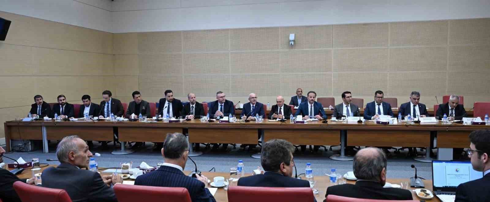İnşaat sektörünün geleceği Ankara’da masaya yatırıldı
?v=1