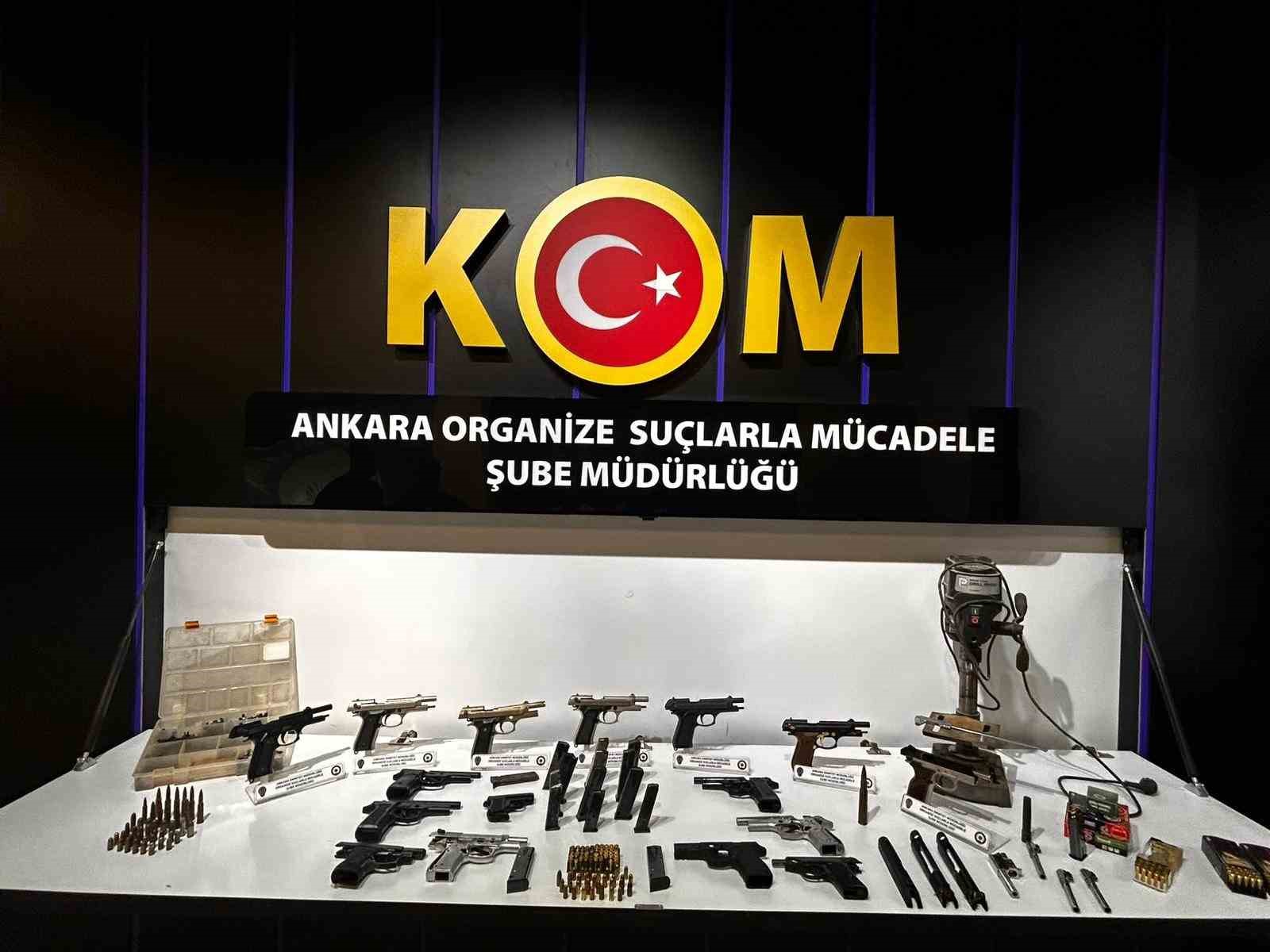 Ankara’da silah kaçaklığı operasyonunda gözaltına alınan 8 şüpheliden 4’ü tutuklandı
?v=1