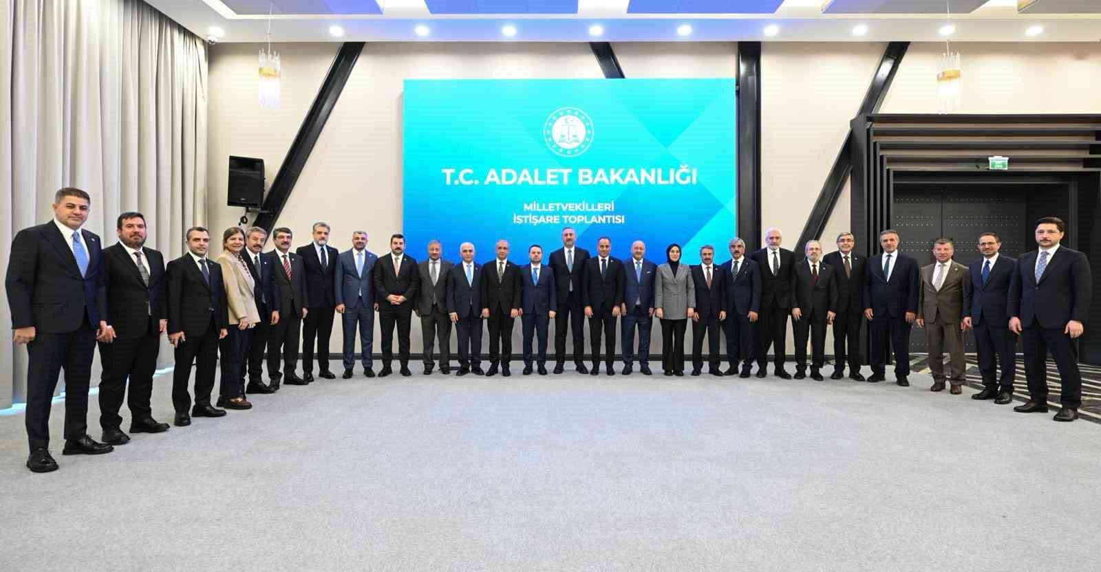 Bakan Gürlek:  (Terörsüz Türkiye süreci) Sahada çok olumlu yansıması var 
?v=1