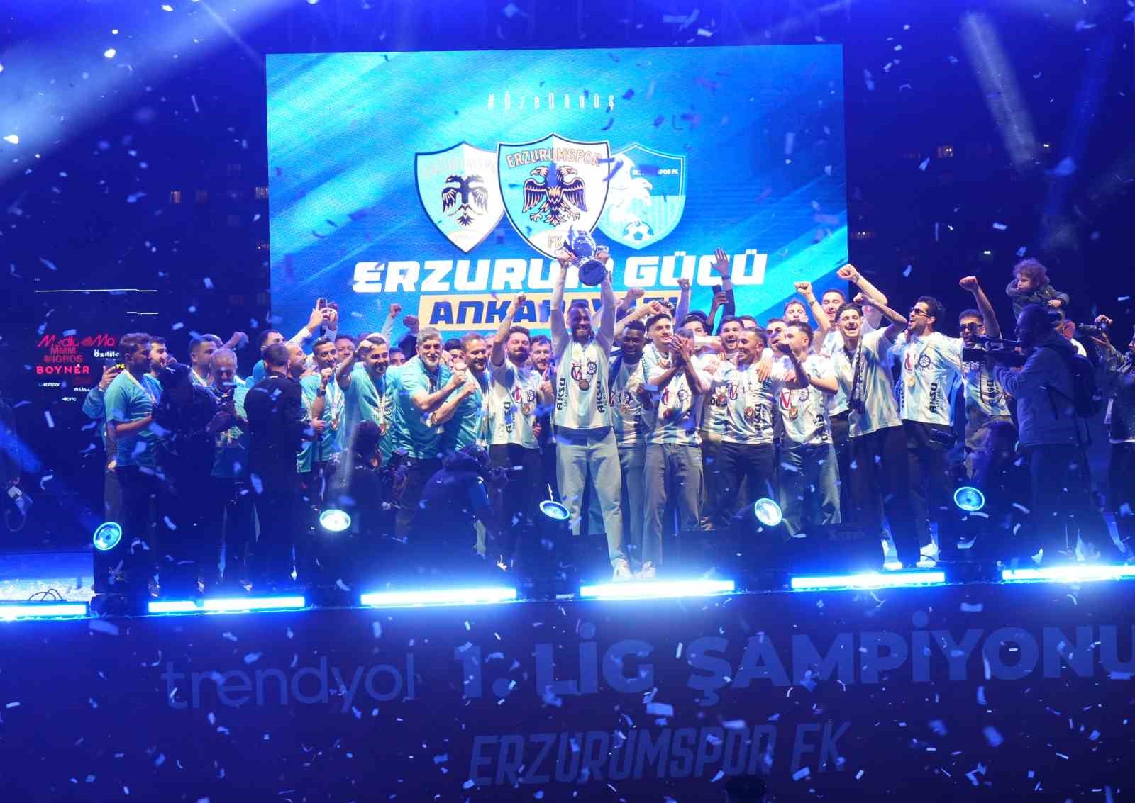 Erzurumspor FK şampiyonluk kupasını aldı
?v=1