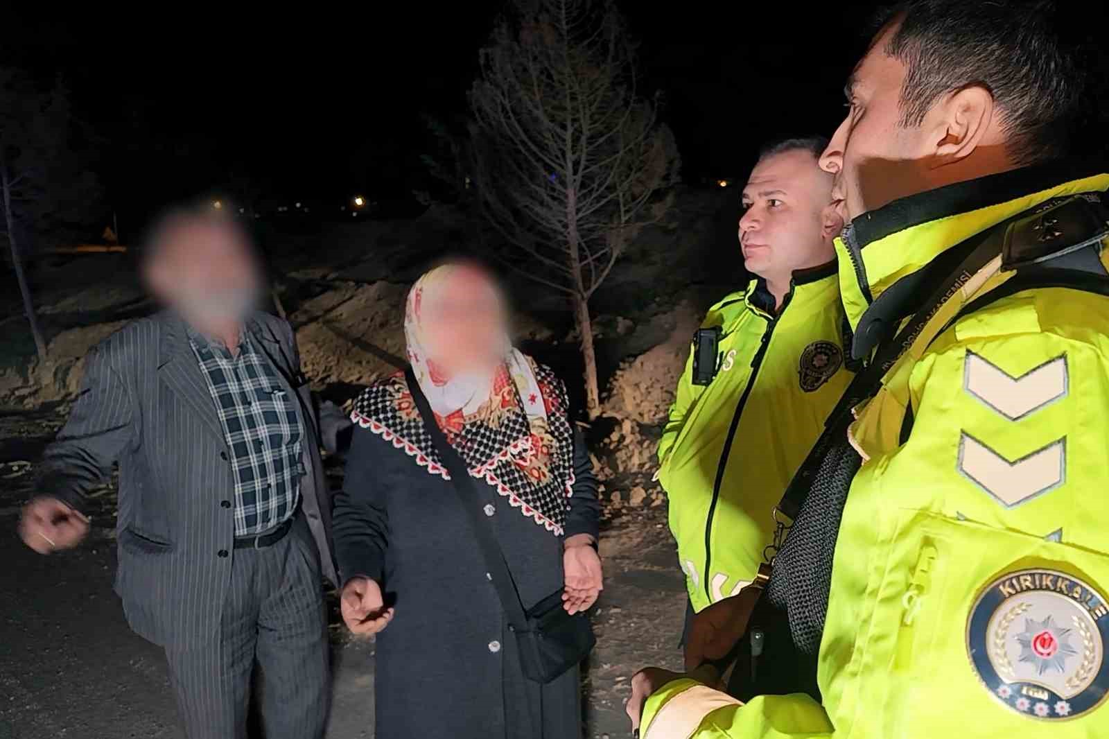 Kaza sonrası sürücü kaçtı, yaşlı çift geldi: Polisi ikna etmek için dakikalarca dil döktüler
?v=1