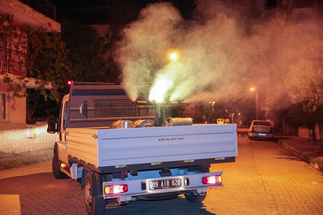 İncirliova’da sivrisinek ve haşereye karşı mesai sürüyor
?v=1