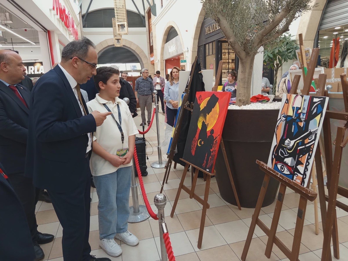 Öğrencilerin yıl boyunca emek verdikleri eserler görücüye çıktı
?v=1