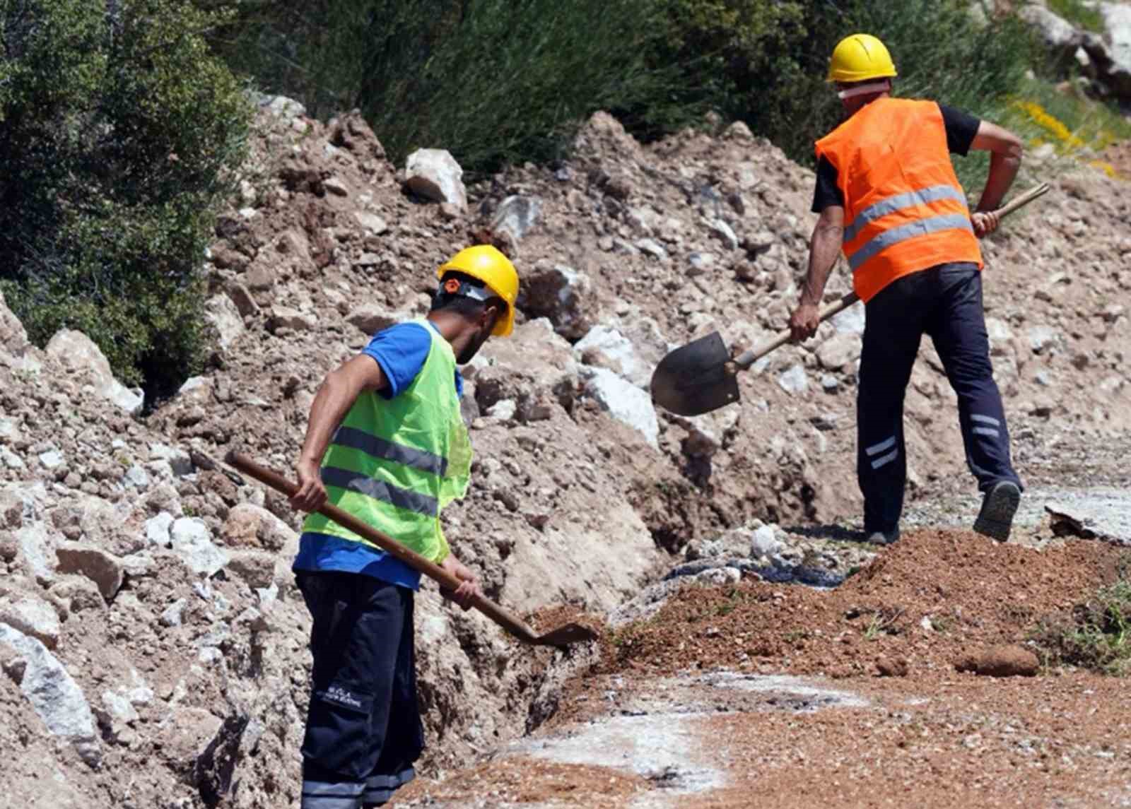 Seydikemer Çatak Mahallesi içme suyu isale hattı yenileniyor
?v=1