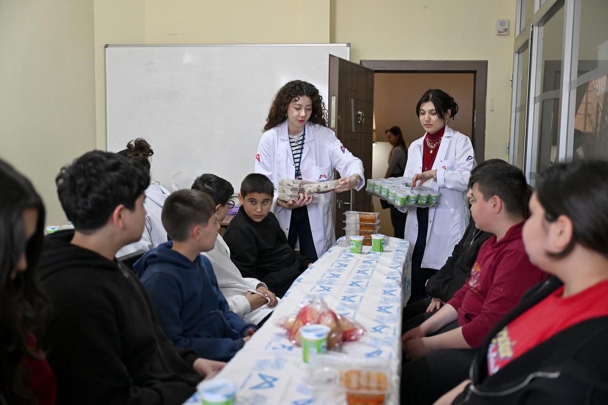 Silifke’de aşhaneden her gün yüzlerce kişiye sıcak yemek desteği
?v=1