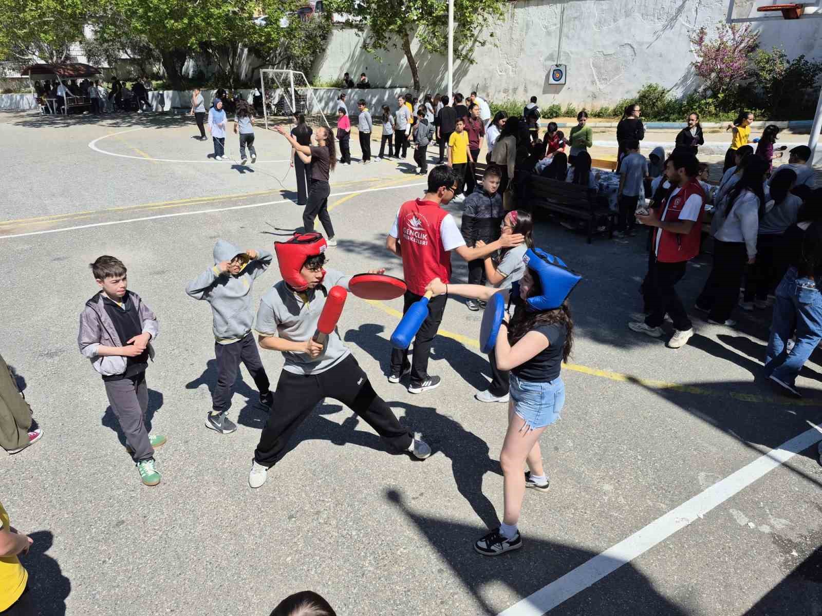 Menteşe’de gönüllü gençlerden örnek etkinlik
?v=1