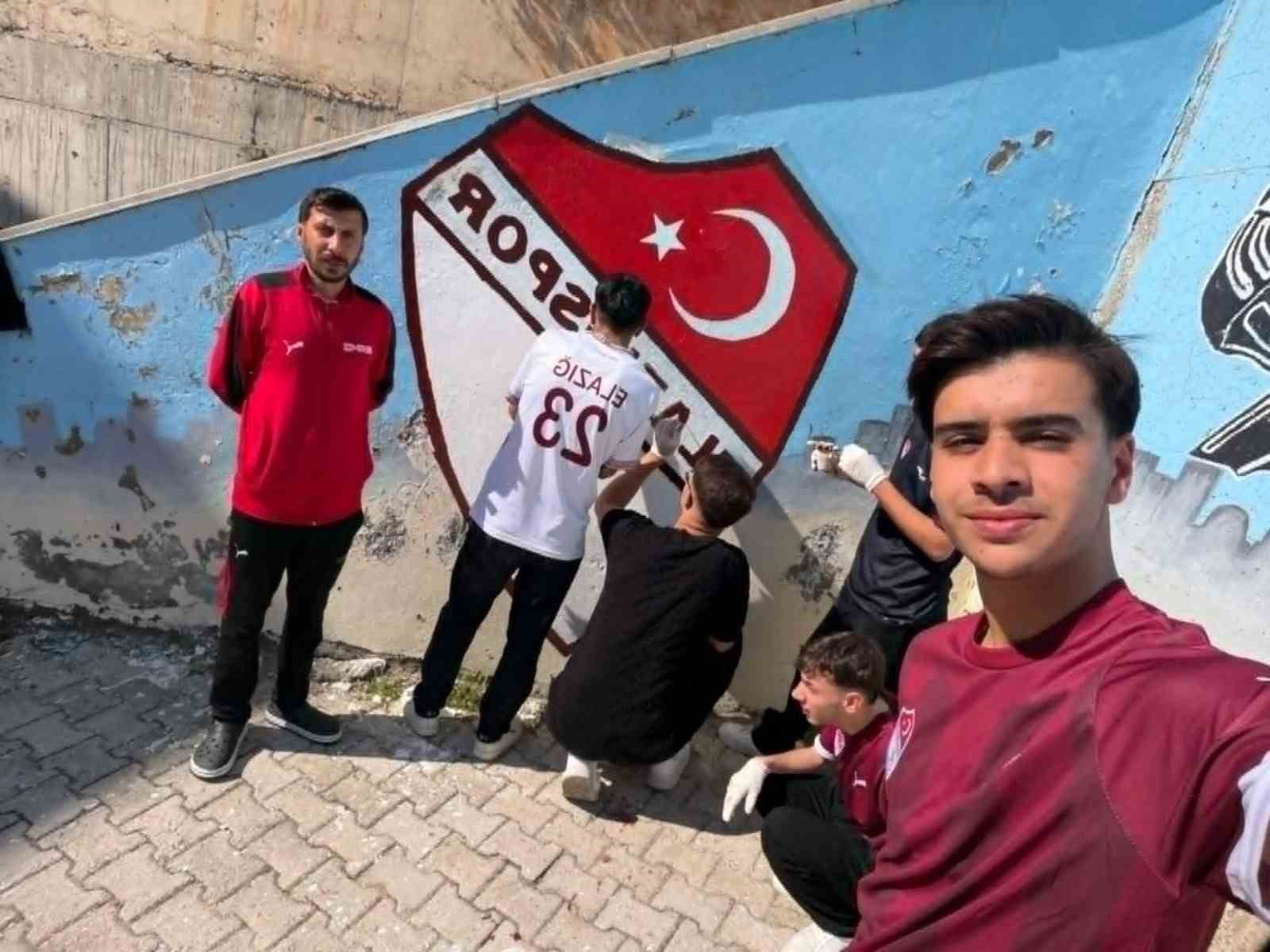 Lise öğrencilerinden Elazığspor’a destek
?v=1