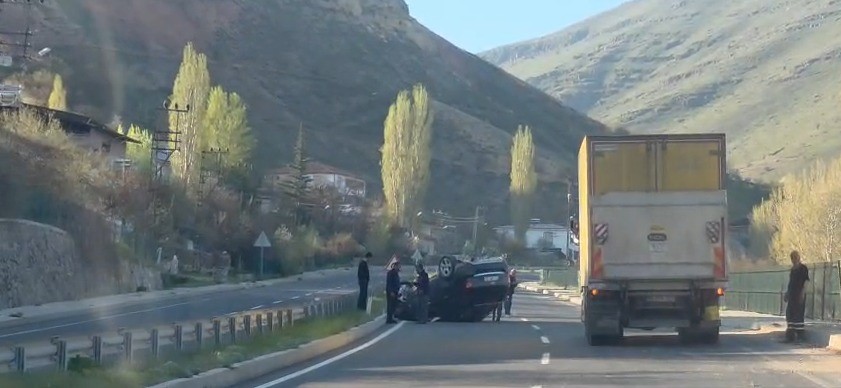 Malatya’da kontrolden çıkan otomobil takla attı
?v=1