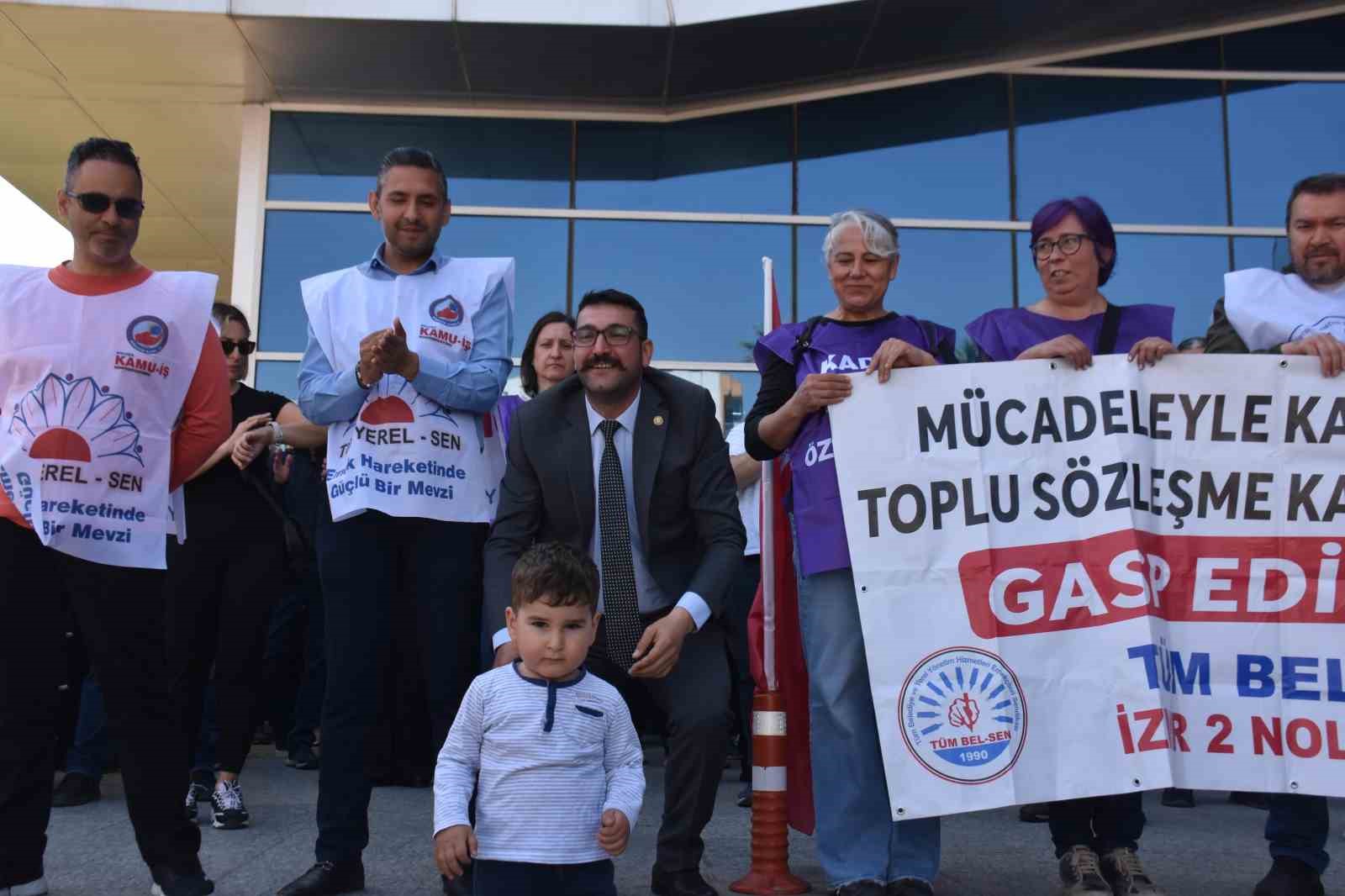 Bayraklı Belediyesi’nde memurların hak arayışı sürüyor
?v=1