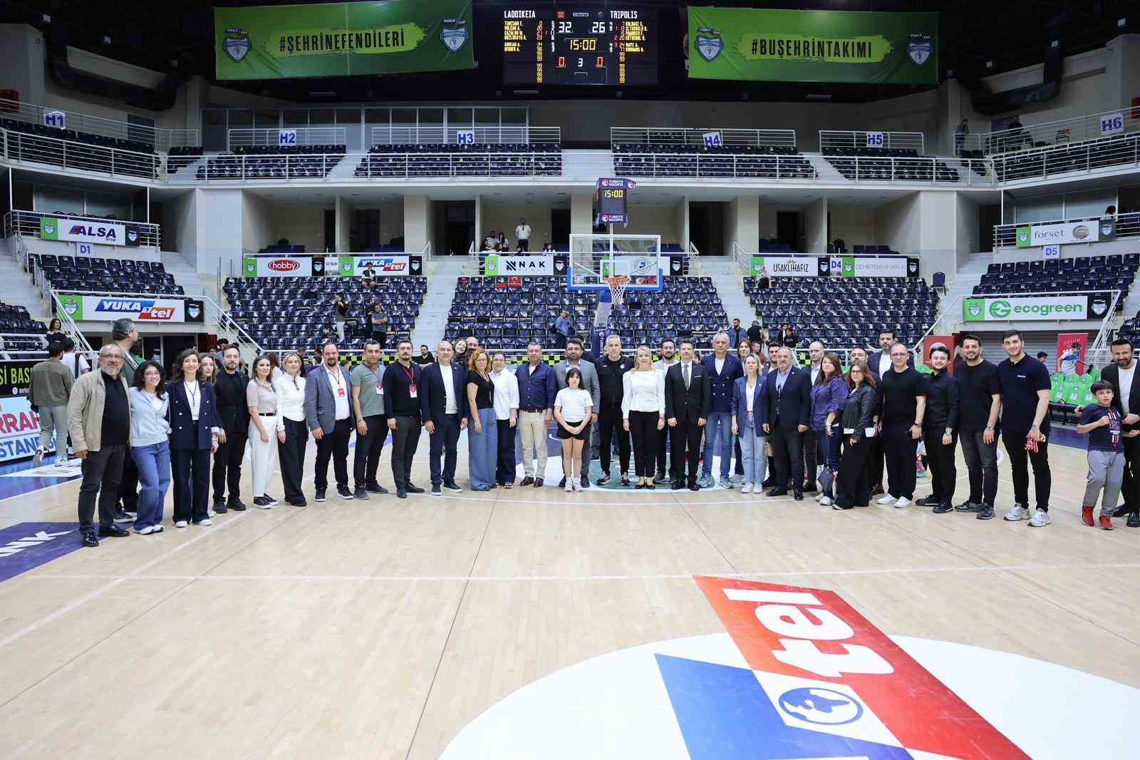 Merkezefendi Basketbol Takımı eğitime destek amacıyla parkeye çıktı
?v=1