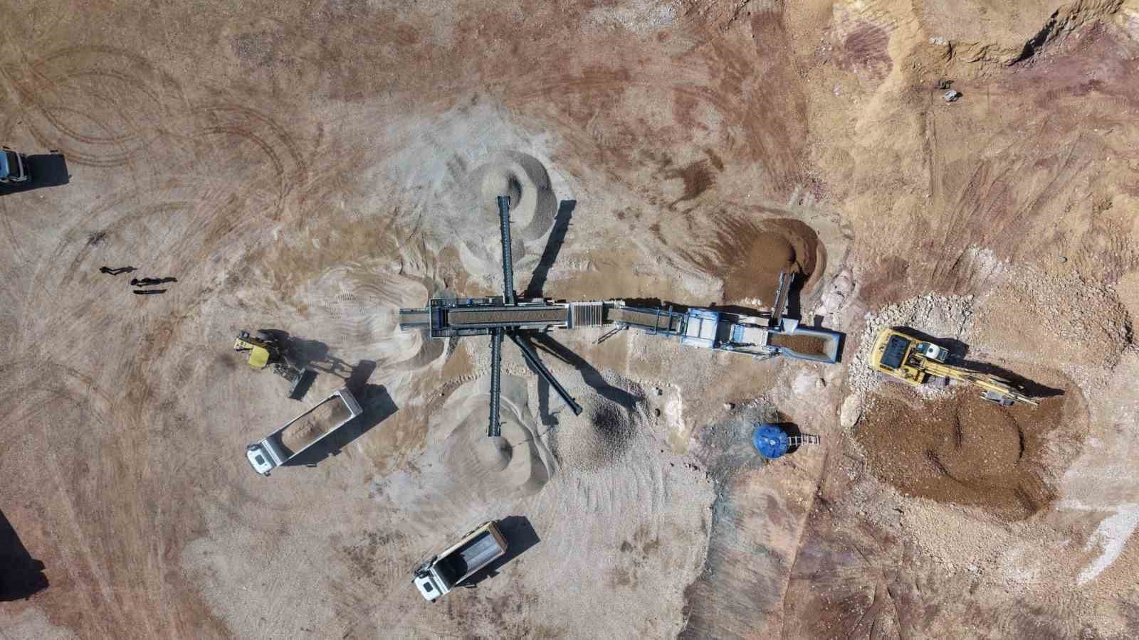 Tunceli’de 120 kilometrelik sıcak asfalt hedefi için dev tesis kuruldu
?v=1