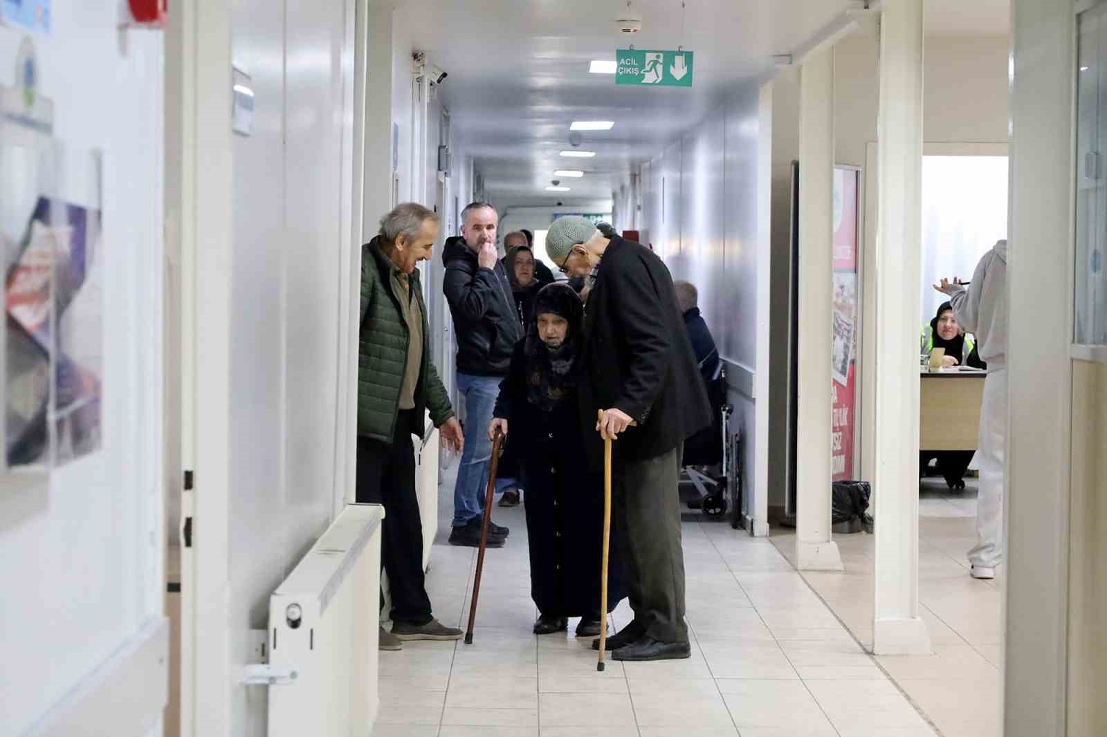 Sakarya’da 30 yıllık evli çiftlere ücretsiz sağlık taraması hizmeti
?v=1