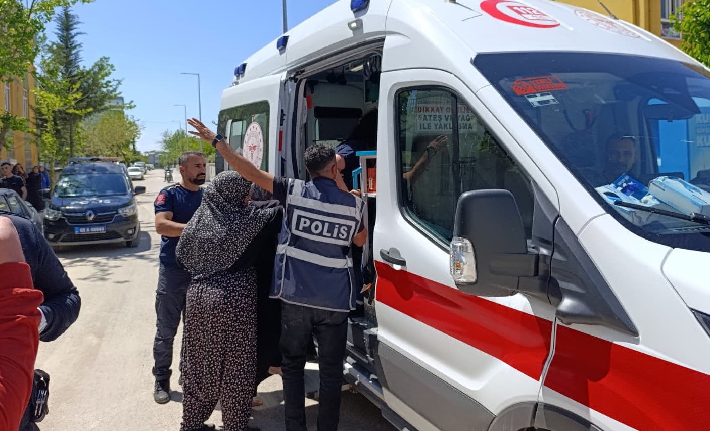 Komşu kavgasında 1 kadın yaralandı
?v=1