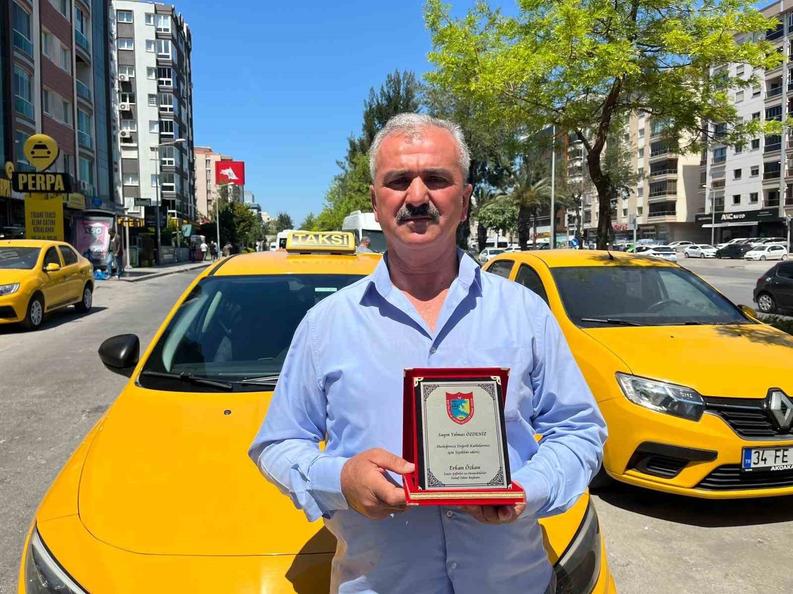 Parası çalınan askerin imdadına taksi şoförü yetişti
?v=1