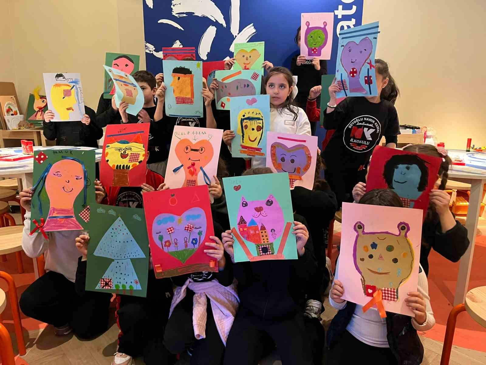 İş Sanat’tan İstanbul ve Ankara’da ücretsiz çocuk atölyeleri
?v=1