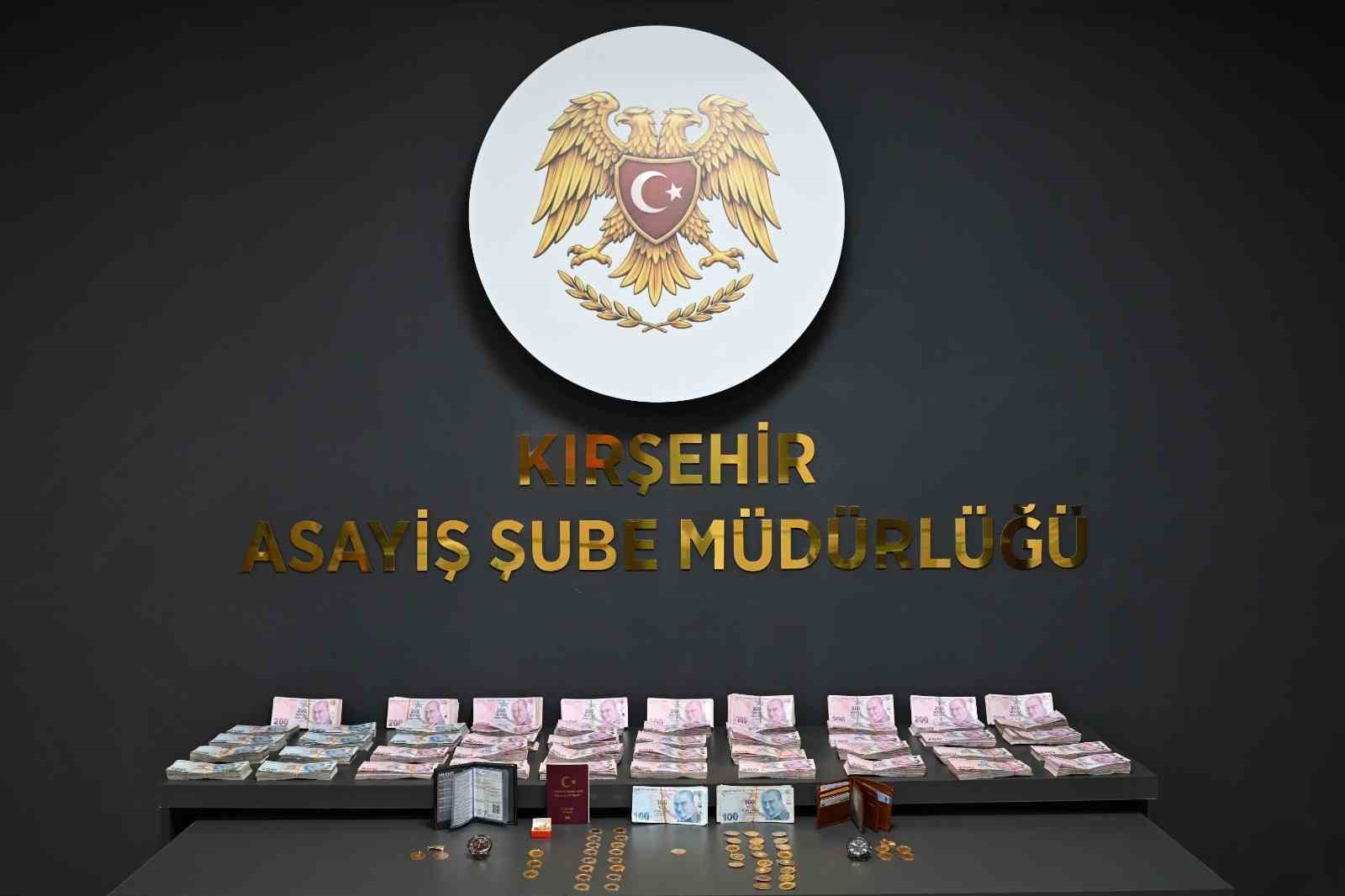 Kırşehir’de ayarı düşük 53 altınla dolandırıcılık yapan 2 kişi tutuklandı
?v=1