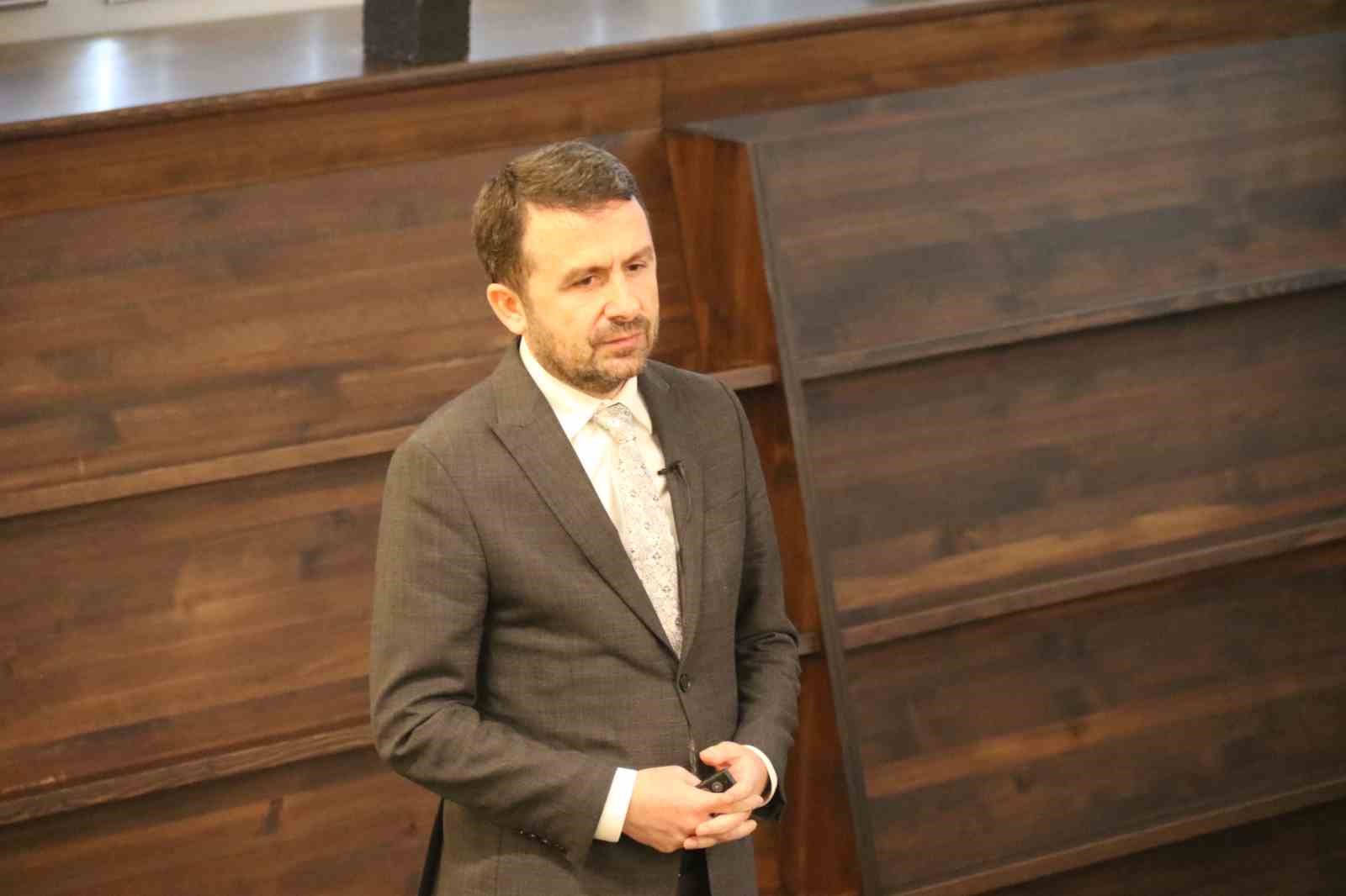 Genel Müdür Çay,  Gazetecilik mesleğinde iş kaybı riskinin söz konusu 
?v=1