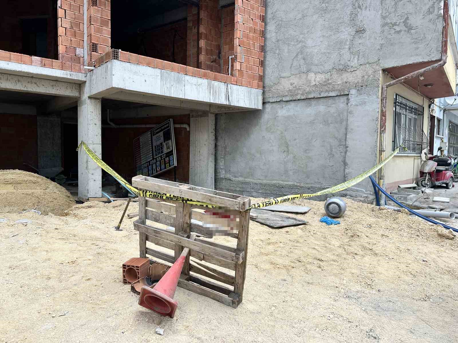 İnşaatta kafasına mutfak tüpü düşen işçi hayatını kaybetti
?v=1