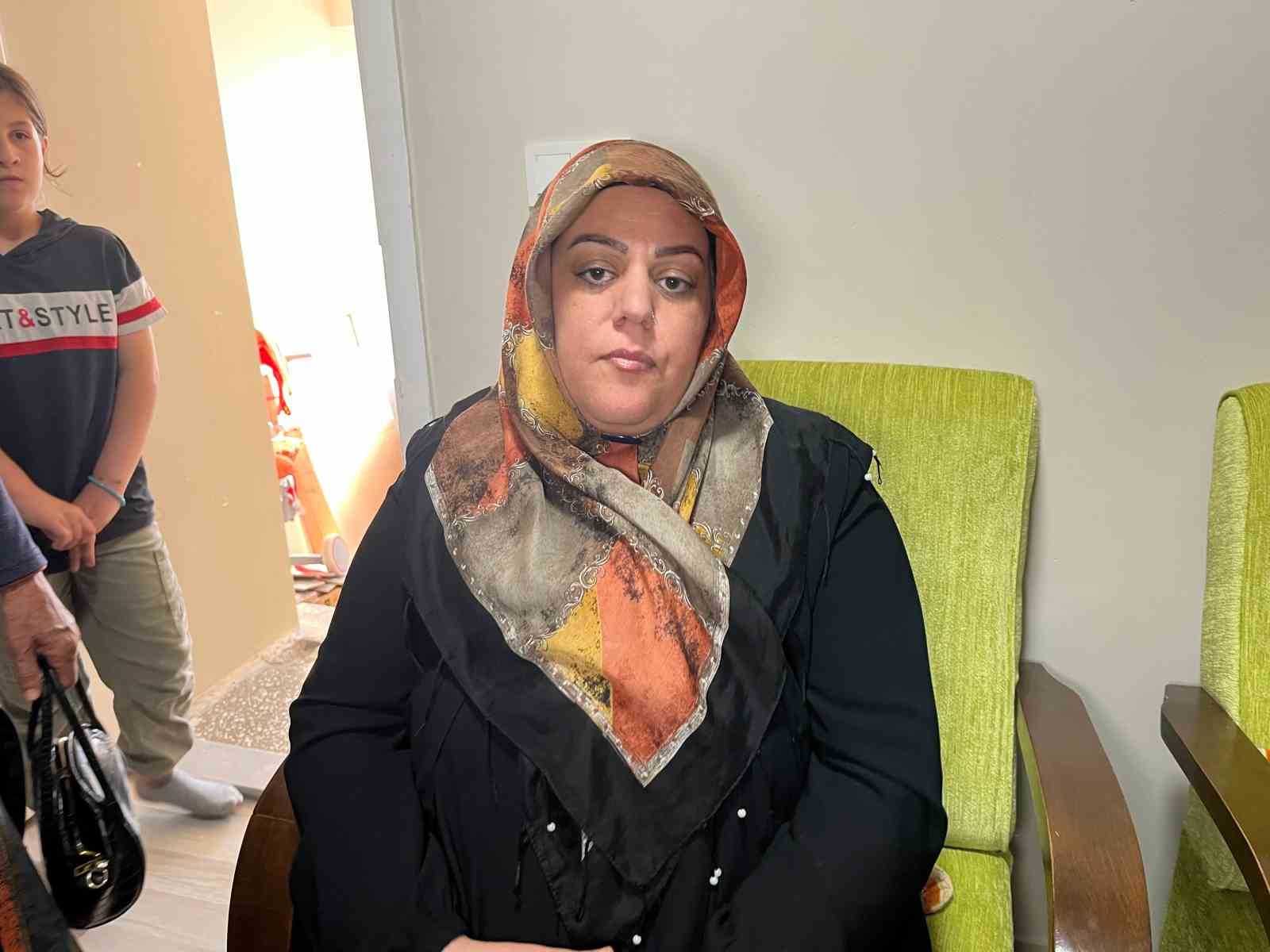 İzmir’de burun estetiği için ameliyat olan 23 yaşındaki genç kız hayatını kaybetti
?v=1