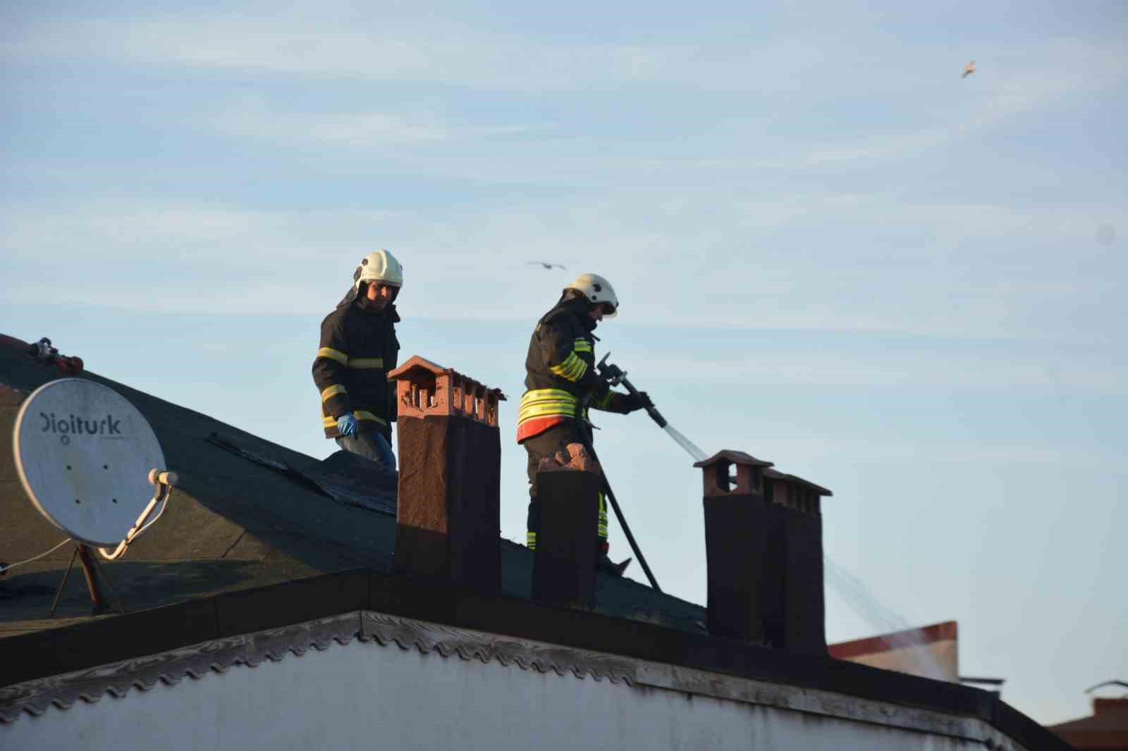 Ordu’da 5 katlı binanın çatısında yangın
?v=1