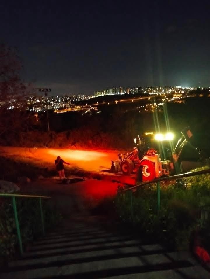 Çalışma sırasında doğal gaz hattı zarar gördü, operatör bayıldı
?v=1