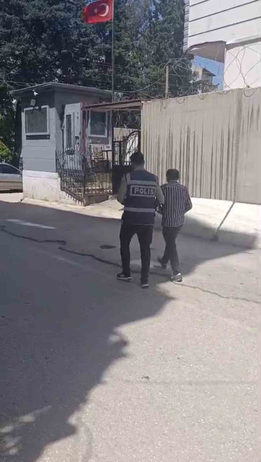 Uyuşturucudan 25 yıl kesinleşmiş hapis cezası bulunan şahıs yakalandı
?v=1