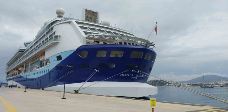 Bodrum’a bin 812 yolcusuyla geldi?v=1
