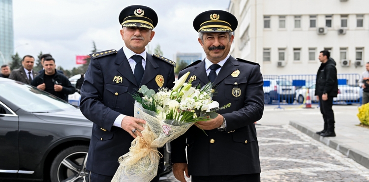 Ankara İl Emniyet Müdürü Maksut Yüksek düzenlenen törenle görevine başladı?v=1