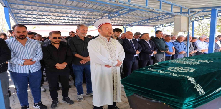 Cinayete kurban giden Kübra Yapıcı son yolculuğuna uğurlandı?v=1