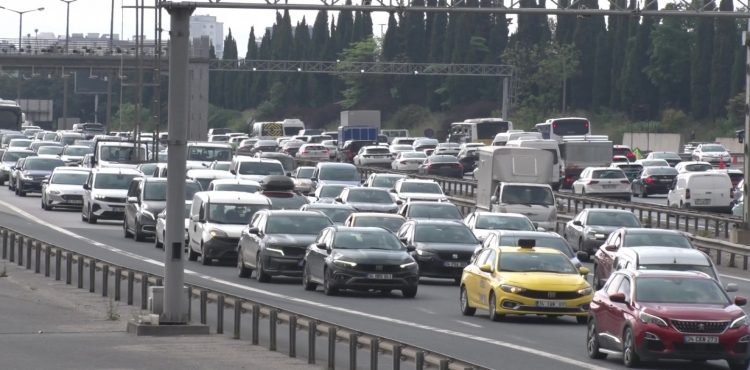 Kurban Bayramı tatilinin başlamasıyla TEM’de yoğunluk oluştu?v=1
